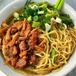 Menjelajahi Kelezatan Mie Ayam Gerobakan yang Legendaris: Sebuah Perjalanan Rasa yang Autentik